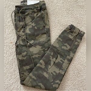 NWT American Eagle Camo Jegging Joggers Size 0